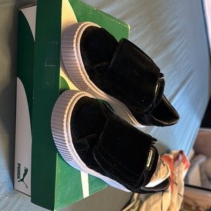 New Puma women black Velvet sneakers W. Lavender sole